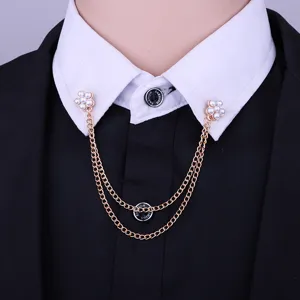Elegante Herren Kragenkette Brosche mit Perlen Blumen Anhänger und goldenen Ketten.