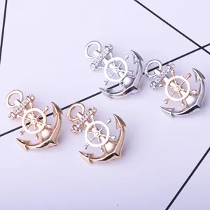 Ensemble de broches ancre et gouvernail en or et argent avec cristaux pour hommes.