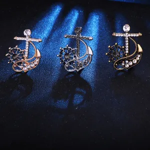 Broche pin de ancla y rueda de timon con estrases elegante para hombre traje accesorios