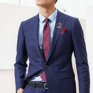 Imagen detalle broche ancla timón hombre, elegante accesorio estilo marino vacaciones para traje.