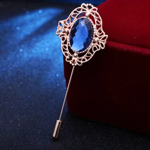 Vintage goldene hohle Brosche mit blauem Kristallzentrum, elegante Anzug Reißnadel Accessoire.