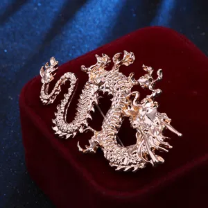 Hermoso broche de dragón dorado estilo chino retro para hombres, elegante pin de insignia zodiacal.