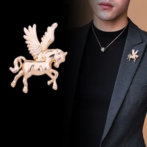 Broche de Pegaso de Aleación Estilo Occidental Personalidad Alas de Ángel Unicornio Broche Galvanizado Insignia de Traje Alfiler de Solapa Joyería para Unisex