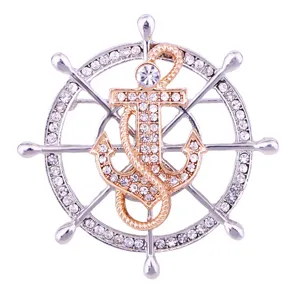 Elegante broche de diamantes de imitación con rueda de barco y ancla náutica para chaqueta.