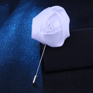 Weisse Stoff Rose Blume Re Anstecknadel Boutonniere langer Stab Anzug Zubehoer Detailansicht