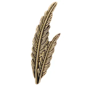 Vintage bronze metal feather brooch stylish leaf lapel pin for men women suit jacket decor.