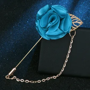Elegante blaue Stoffblume Anstecknadel Brosche mit Goldkette für Herrenanzug Stil.
