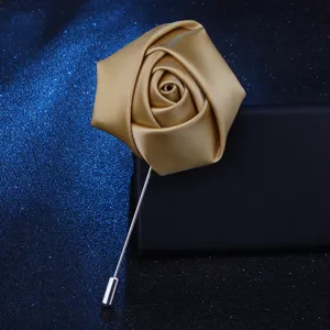 Goldene Stoff Rose Reversnadel lange Nadel Brosche für Herren Anzug Jacke Hochzeitszubehör.