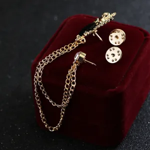 Retro doppelkoepfiger Adler Brosche mit Quastenketten, vintage Hofstil Metall Anzugnadel.