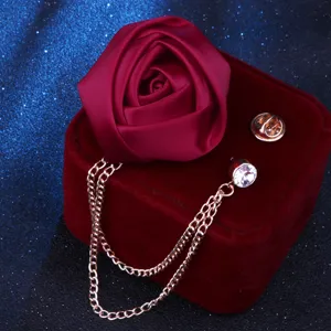 Elegante Stoff-Rosen-Brosche mit Quastenkette, stilvolles Revers-Anstecknadel für Partys.