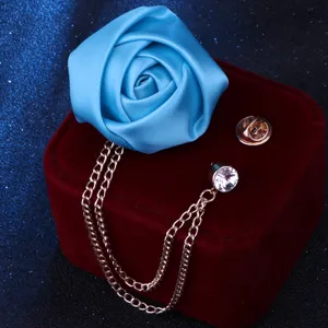 Elegante Stoff-Rosenblüten-Brosche mit Metall-Quasten-Kette für Damen Anzug Geschenk