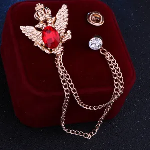 Vintage Krone Doppeladler Brosche für Herren, elegante rote Kristall Kette Anzug Nadel Detail.
