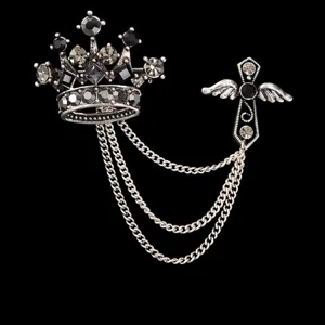 Spilla Vintage a Forma di Corona e Croce Nero Fucile con Nappina a Catena e Strass Incastonati Stile Gothic Punk per Abito da Uomo