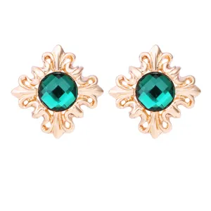 Vintage goldfarbene grüne Kristall Brosche retro Barock Kreuz Kragennadel Schmuck.