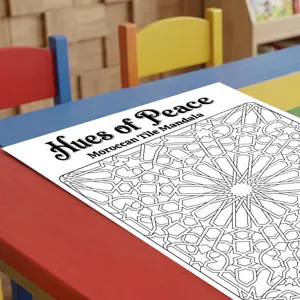 Primo piano di un poster da colorare con mandala di piastrelle marocchine su tavolo.