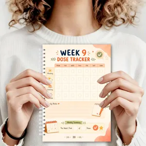 Vista dettagliata del taccuino planner tracciatore dosi 12 settimane con riepilogo settimanale.