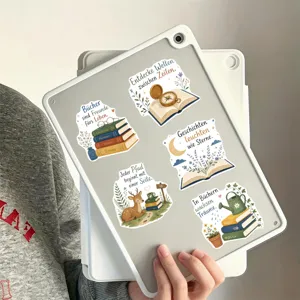 Set van 50 literaire esthetische stickers met gezellige boekontwerpen en inspirerende citaten.