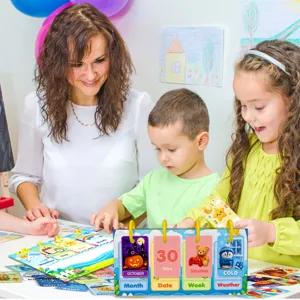 Set di carte da scrivania con calendario educativo per bambini sviluppo cognitivo.