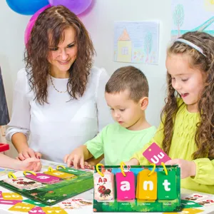 Flashcard alfabeto da scrivania educative per bambini per l'apprendimento precoce.