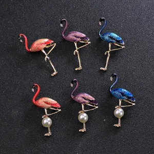 Fashion alloy flamingo brooch with colorful enamel and pearl, chic coat jewelry piece.