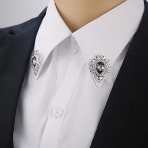 Antike Hofstil Tropfen Edelstein Kragennadel, filigranes ausgehöhltes Silber Design für Hemden.