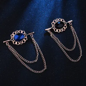 Elegante Vintage Kragennadel mit Doppelketten und ovalem Edelstein, ideal für Retro-Hemdkragen.
