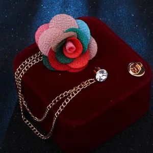 Handgefertigte Stoff-Kamelien-Blumen-Brosche mit Quastenkette für Hochzeitskleid Mantel.