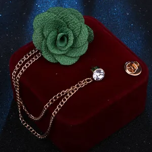 Handgemachte grüne Stoff Kamelie Brosche mit goldener Kette Strass Reversnadel Anzug