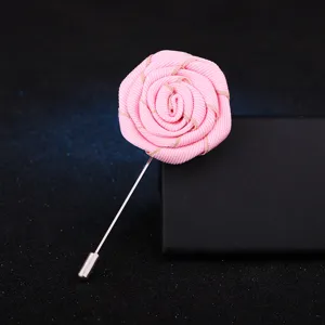 Broche fleur de costume faite à la main en tissu rose pour homme accessoire chic
