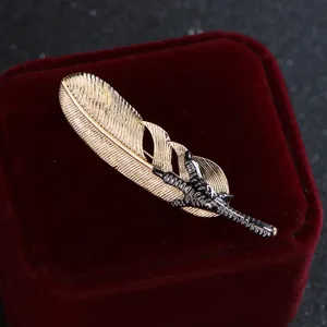 Elegant eagle claw feather brooch pin for suits and coats fashion metal alloy accessory