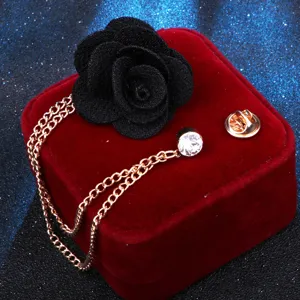 Schwarze Stoff Kamelie Brosche mit Gold Kette Strass Anhänger für Anzug Kleidung