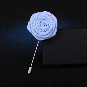 Broche rose en tissu bleu faite à la main pour hommes, élégante fleur de costume pour mariage.