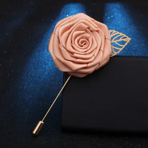 Elegante Stoff Rosen Brosche im koreanischen Stil mit goldenem Blatt für Anzug Jacke