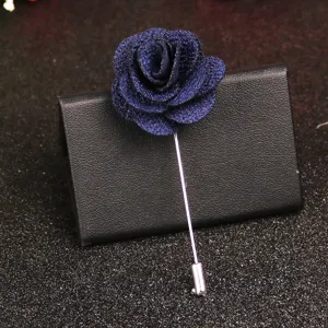 Herren dunkelblaue Stoff Kamelie Reversnadel Brosche, elegantes Anzugaccessoire mit langem Pin.