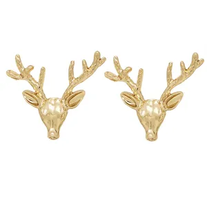 Retro gold deer head brooch lapel pin for men, vintage metal shirt collar accessory main view.