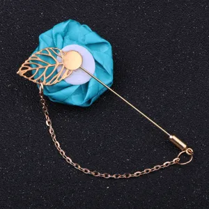 Broche fleur en tissu turquoise pour homme avec chaîne et feuille dorée accessoire