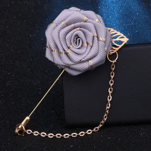 Stoff-Rosen-Stecknadel Brosche mit Kette und goldenem Blatt für Uniform und Anzug.
