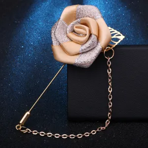 Exquisite handgefertigte Stoffblumen Brosche mit langer Nadel und hängender Kette für Mäntel.