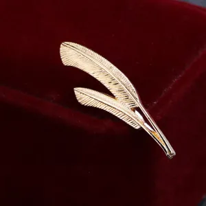 Vintage gold tone feather brooch pin for women men suit collar dress jacket jewelry