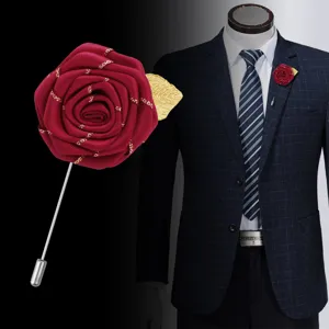 Broche Rose en Tissu Fait Main Avec Feuille d'Or Broche Longue Fleur de Ruban Boutonnière pour Hommes Femmes Costume Mariage Fête
