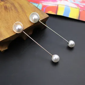 Long pearl brooch pin for men women, elegant suit lapel pin vintage fashion jewelry accessory.