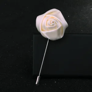 Handgefertigte Stoffrose Reversnadel elegante Hochzeit Ansteckblume Anzug Accessoire Detail