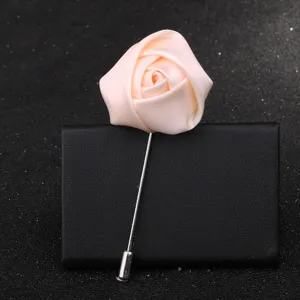 Handgemachte Stoff-Rosen-Anstecknadel für Herren, elegante rosa Blumenbrosche mit Metallnadel.