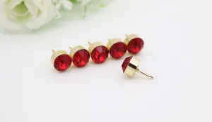 Exquisite rote Strass Reversnadel, goldplattierte Mini Brosche fuer Hemd und Anzug.