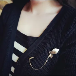 Vintage leaf brooch pin for men women fashion sweater collar accessory gold metal pins