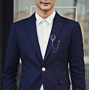 Broche Cerf Tendance avec Chaîne à Glands Épingle de Revers en Métal pour Costume Homme