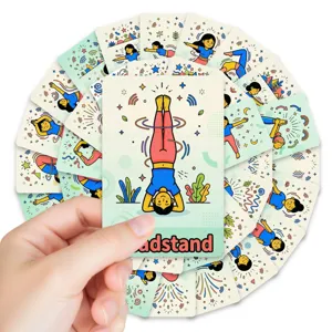 Detailansicht von bunten Cartoon-Yoga-Lernkarten mit klaren Illustrationen und Posenamen.