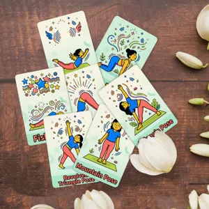 Detailansicht von bunten Cartoon Yoga Posen Lernkarten mit lustigen Fitness Illustrationen.