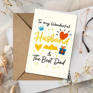 Carte de voeux pour mari et papa avec joli design de coeur et enveloppe marron.