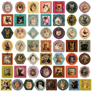 Nahaufnahme verschiedener Retro-Katzenaufkleber im Rahmen mit lustigen aristokratischen Porträts.